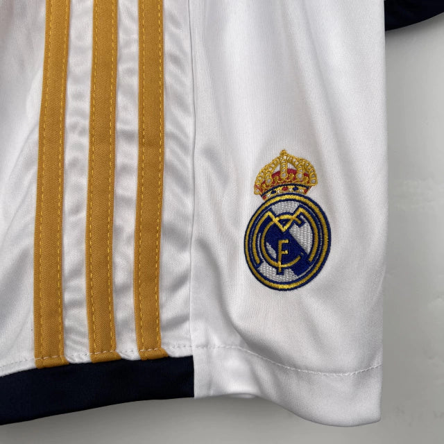 Conjunto Infantil Real Madrid 2023/24 - Home + 5 PRENDAS 🎁