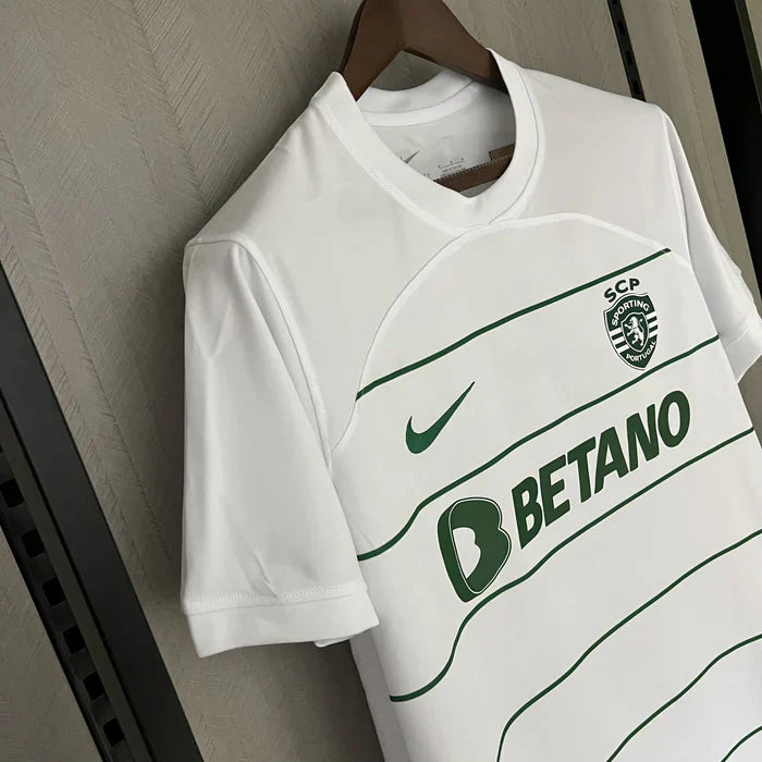 Camisola SCP Away 2023/24 - Branca e Verde + Badge de Campeão Nacional 🏆